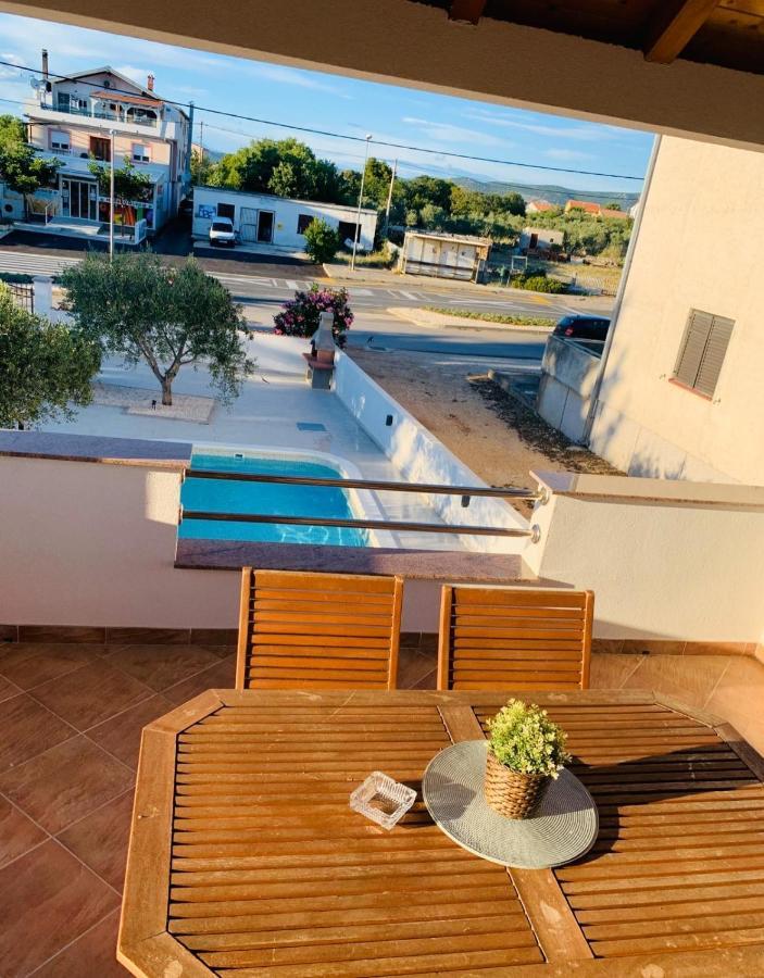 Apartmani Svemir Drage Exterior photo