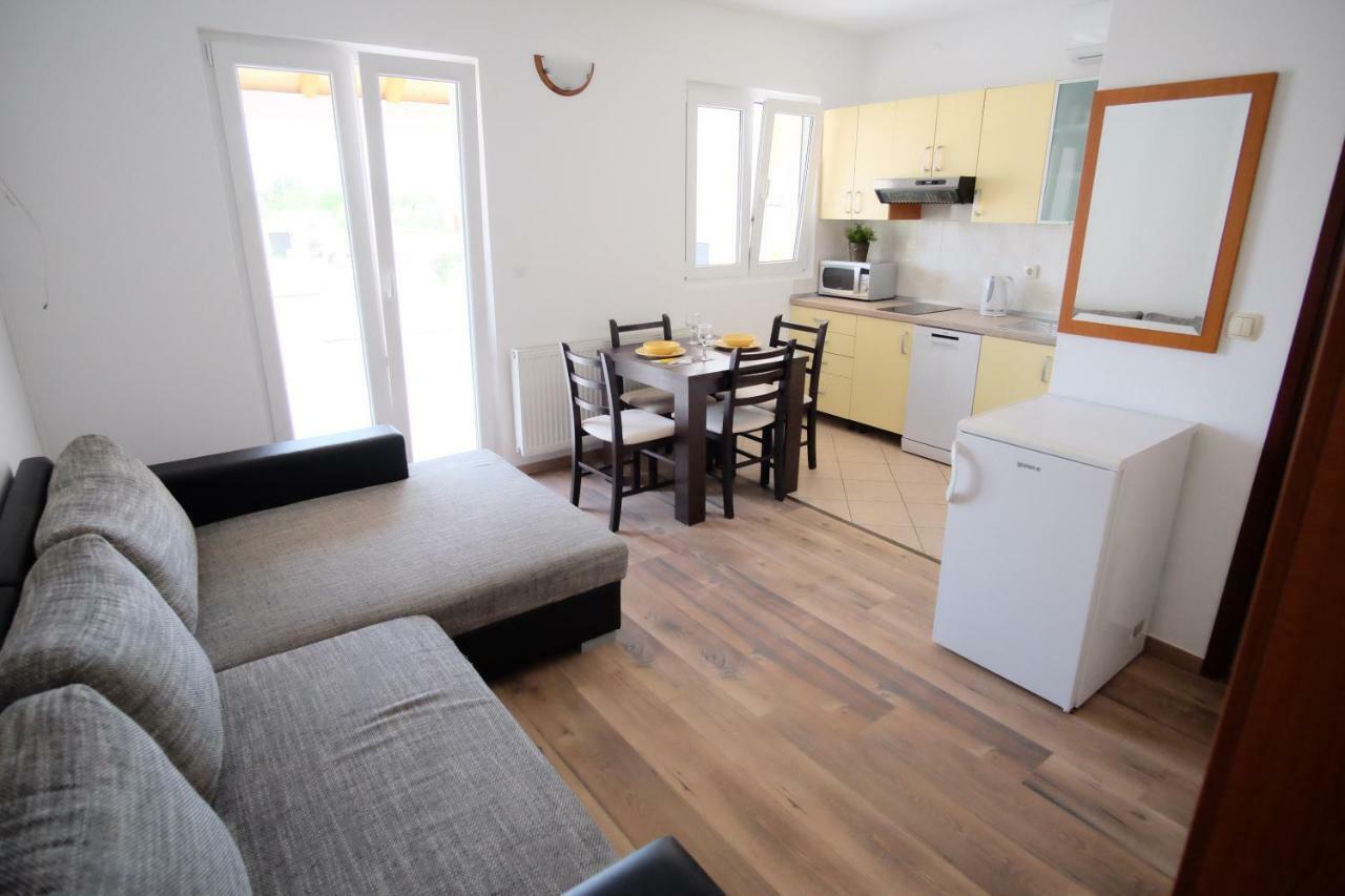 Apartmani Svemir Drage Exterior photo